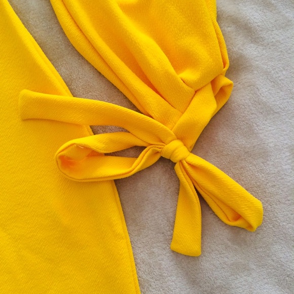 BOOHOO Yellow Bodycon - Off shoulder with cuff - Picture 6 of 10